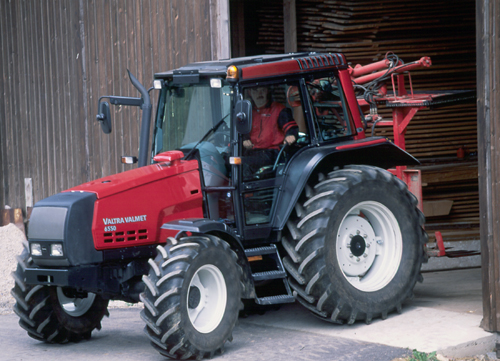 02Valtra6750Hitech